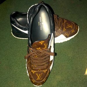 Selling gently used Louis Vuitton sneakers . Only worn one time can not fit